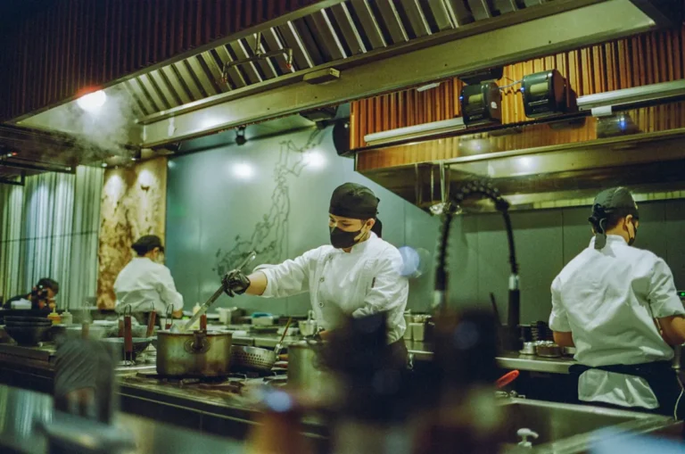 Chefs and restaurant kitchen staff who need an Occupational Health Card in Dubai